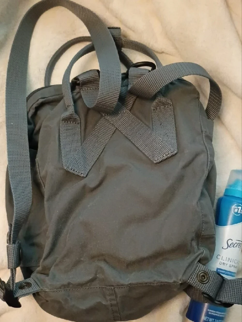 Fjallraven Kånken Mini Backpack in Dark Green with Red Logo